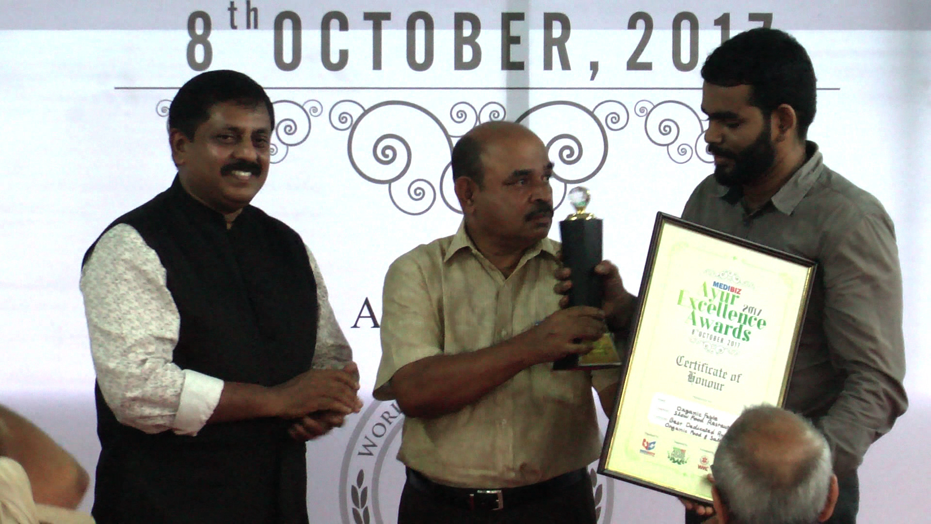Medibiz Ayur Excellence Award -Best dedicated Restaurant-Organic food & sales-Organic Fable Slow food restaurant